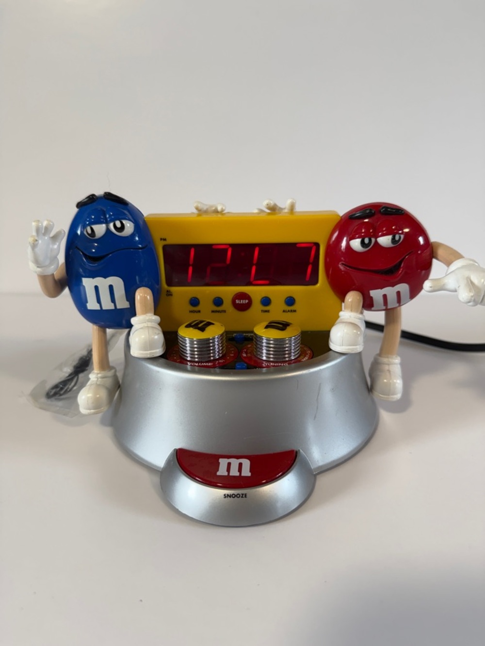 Vintage M&M Collectible AM/FM Radio Digital Alarm Clock Blue Red M&Ms WORKS!